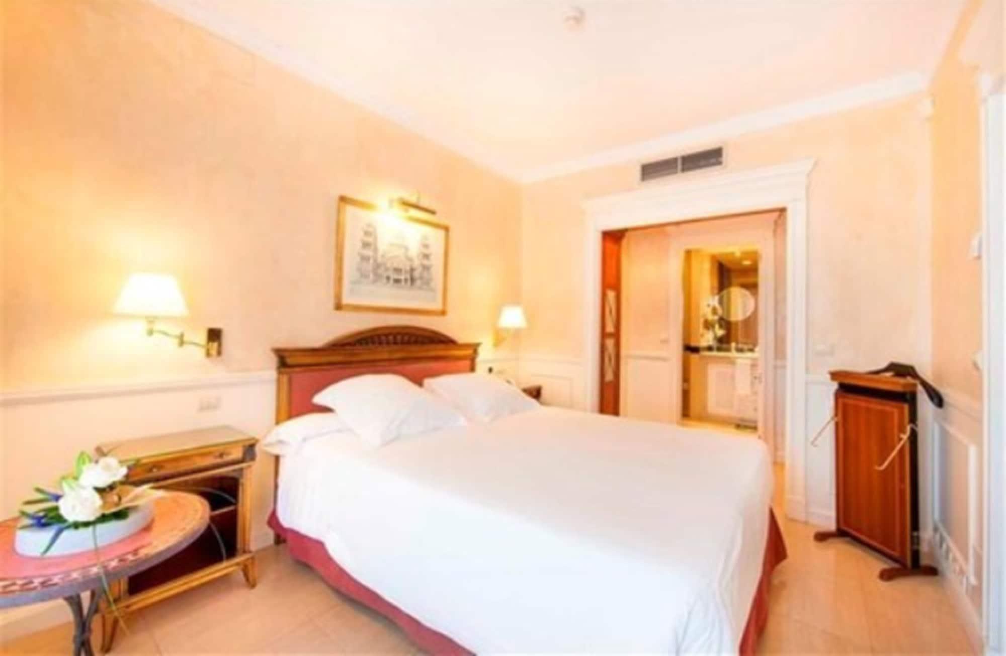 Apartamentos Guadalpin Boutique Марбеля Екстериор снимка