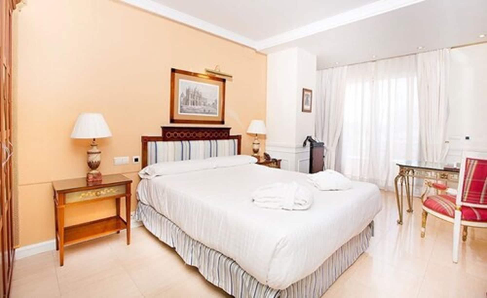 Apartamentos Guadalpin Boutique Марбеля Екстериор снимка