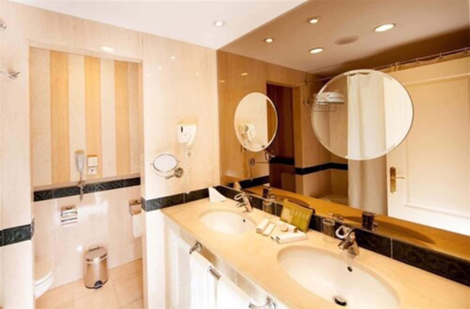 Apartamentos Guadalpin Boutique Марбеля Екстериор снимка