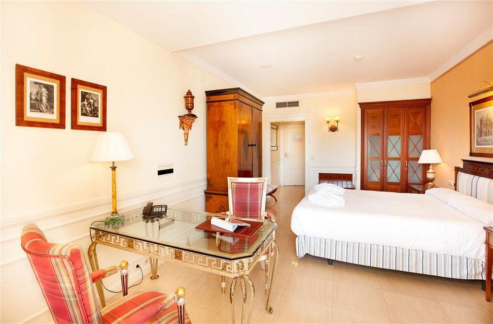 Apartamentos Guadalpin Boutique Марбеля Екстериор снимка